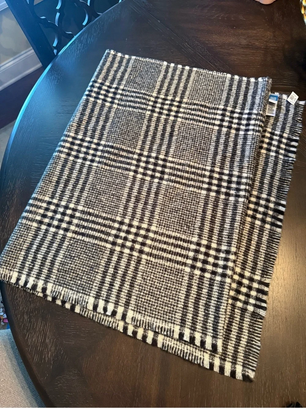 Old Navy Blanket Scarf black white plaid glen and wide variation NWT